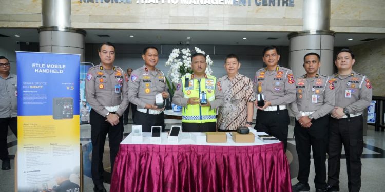 Kakorlantas Polri Dorong Penegakan Hukum Transparan Dengan Ratusan Perangkat ETLE Handheld Baru