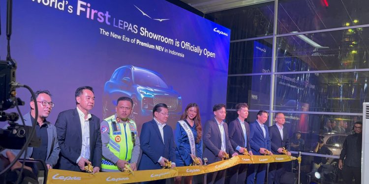 Lepas Pilih Kelapa Gading Sebagai Lokasi Showroom Pertama di Dunia, Targetkan Pasar Premium NEV