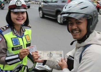 Transformasi Polisi Lalu Lintas: Dari Wajah Otoritatif ke Pendekatan Humanis