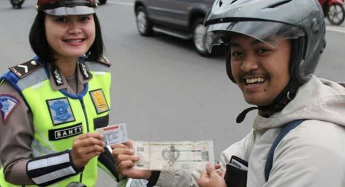 Transformasi Polisi Lalu Lintas: Dari Wajah Otoritatif ke Pendekatan Humanis