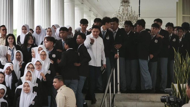momen-pelajar-kunjungi-istana-kepresidenan-di-jakarta