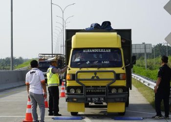 Truk ODOL Jadi Momok Menakutkan bagi Keselamatan Keluarga yang Melintas di Jalan Raya