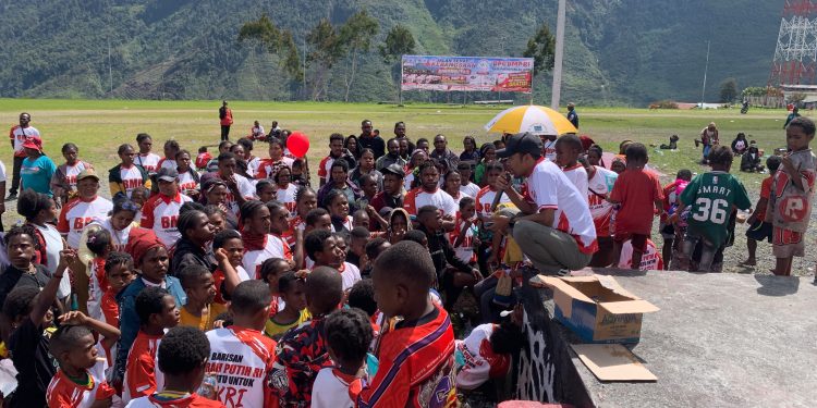 Aparat Keamanan dan Masyarakat Puncak Jaya Bersatu dalam Jalan Sehat Kebangsaan